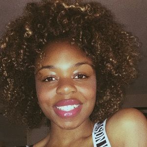 Meet your Posher, Abi